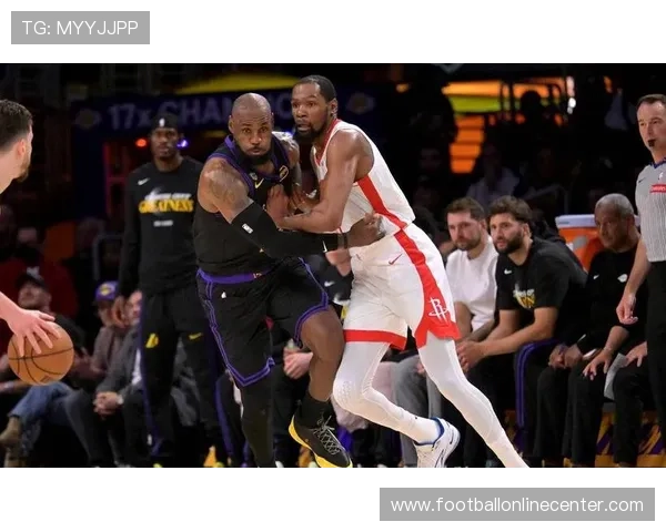 杜兰特加盟太阳后迎来首场胜利 带领球队大胜湖人展现冠军实力