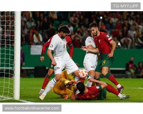 欧洲足坛转会风暴升级豪门争夺新星引爆夏窗格局变化多线博弈持续升温