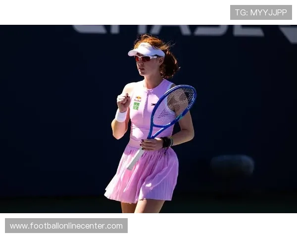 网球大满贯冠军争夺战激烈上演 新星崛起挑战老将荣耀